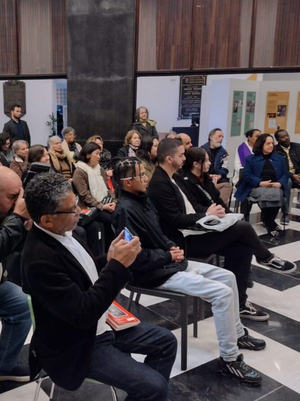 Lotou o grande saguão da Biblioteca Pública do Paraná